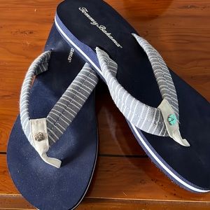 Tommy Bahama Navy flipflops. size 10